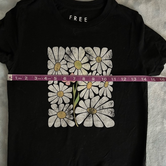 Free State Daisy with Butterfly Tee - Picture 4 of 8